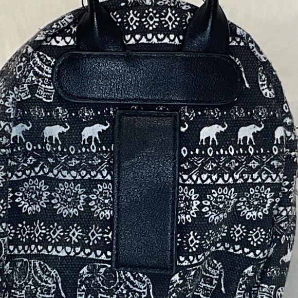 NWOT Black & White Print Purse/Detachable Crossbody Strap/Loop To Attach To Belt - Picture 9 of 9